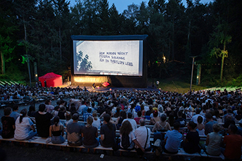 Freiluftkino Rehberge Spruch Leinwand