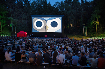 Freiluftkino Rehberge Leinwand Eulenaugen